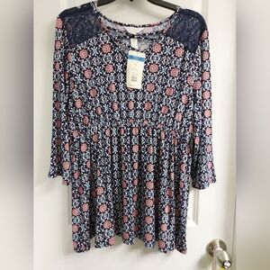 NWT Three Seasons Maternity Blue and Pink Patterned Tunic